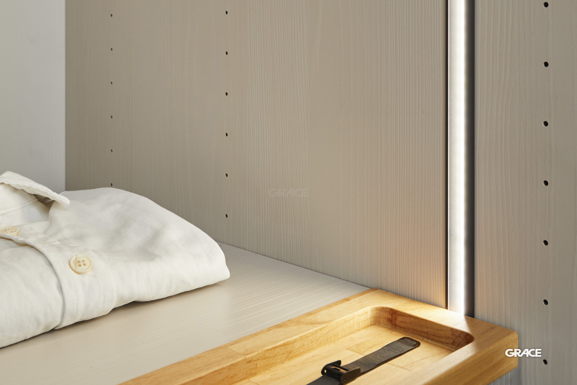 GRACE cabinet wood grained 11